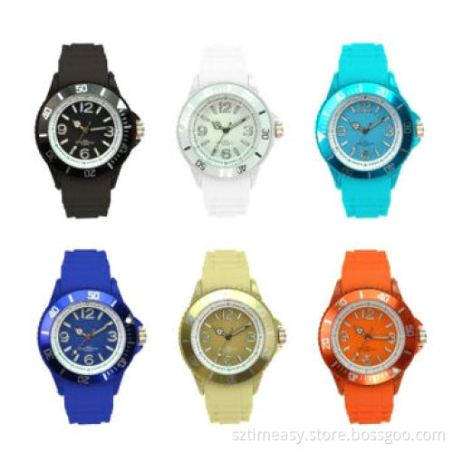 Plastic Watches in Various Colors, Soft Silicone Strap, Comfortable to Wear, Stylish Youths' Choices